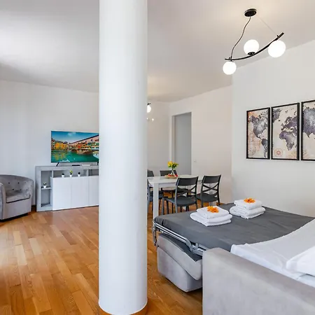 Brd 41 12- Ponte Vecchio Spacious Penthouse *