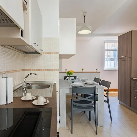 Brd 41 12- Ponte Vecchio Spacious Penthouse شقة فلورنس